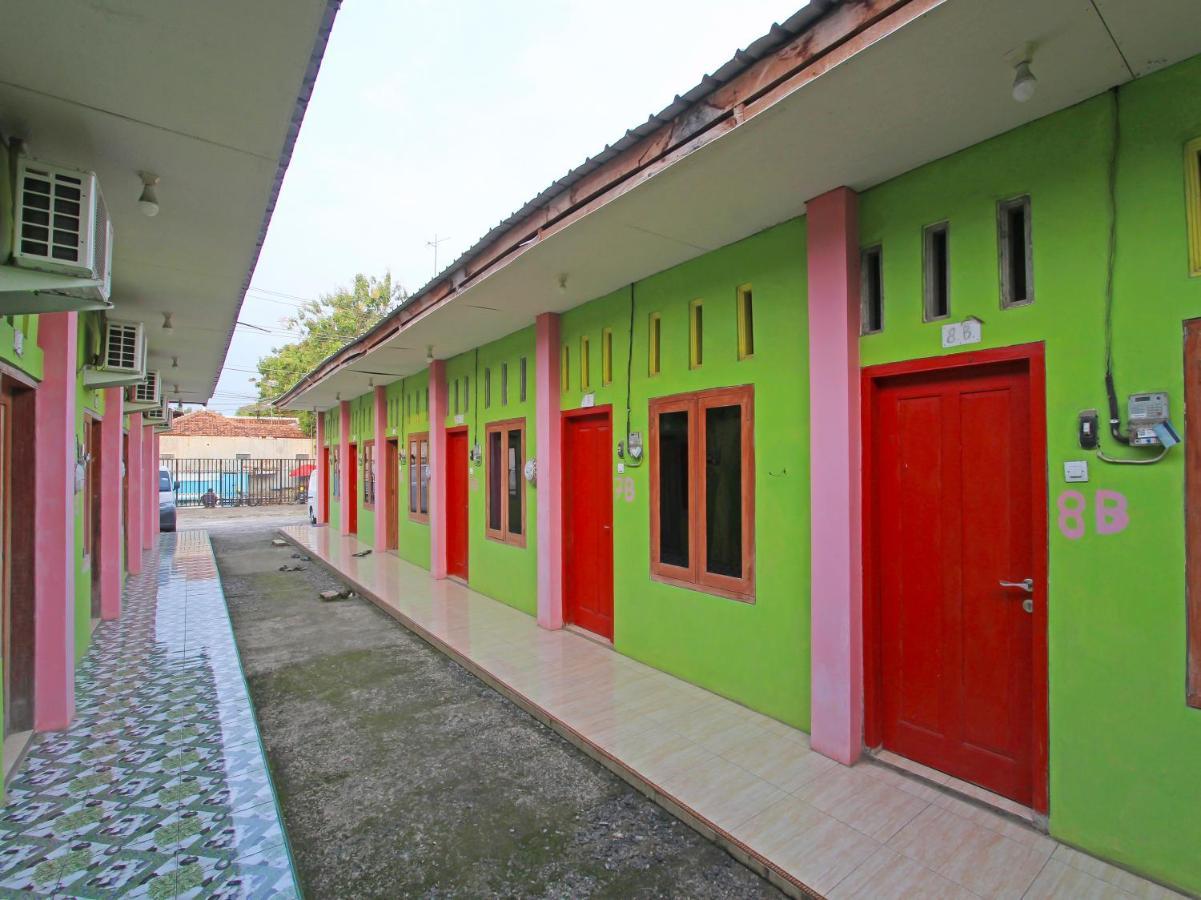 Oyo 91476 Srikaya Hotel 3 Pekalongan Ngoại thất bức ảnh